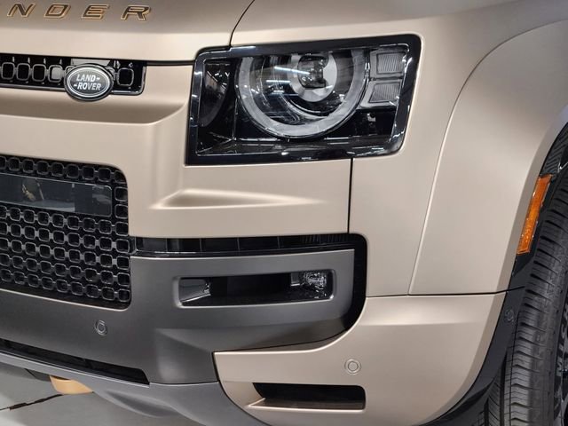 Used 2025 Land Rover Defender 110 image 12