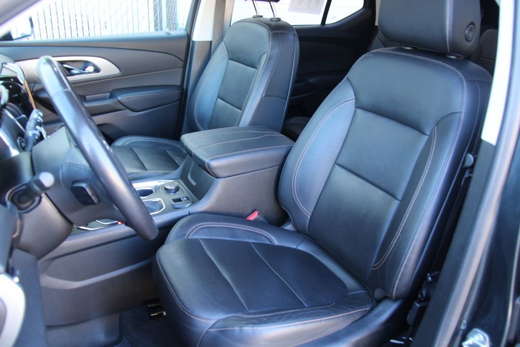 Used 2021 Chevrolet Traverse RS image 18