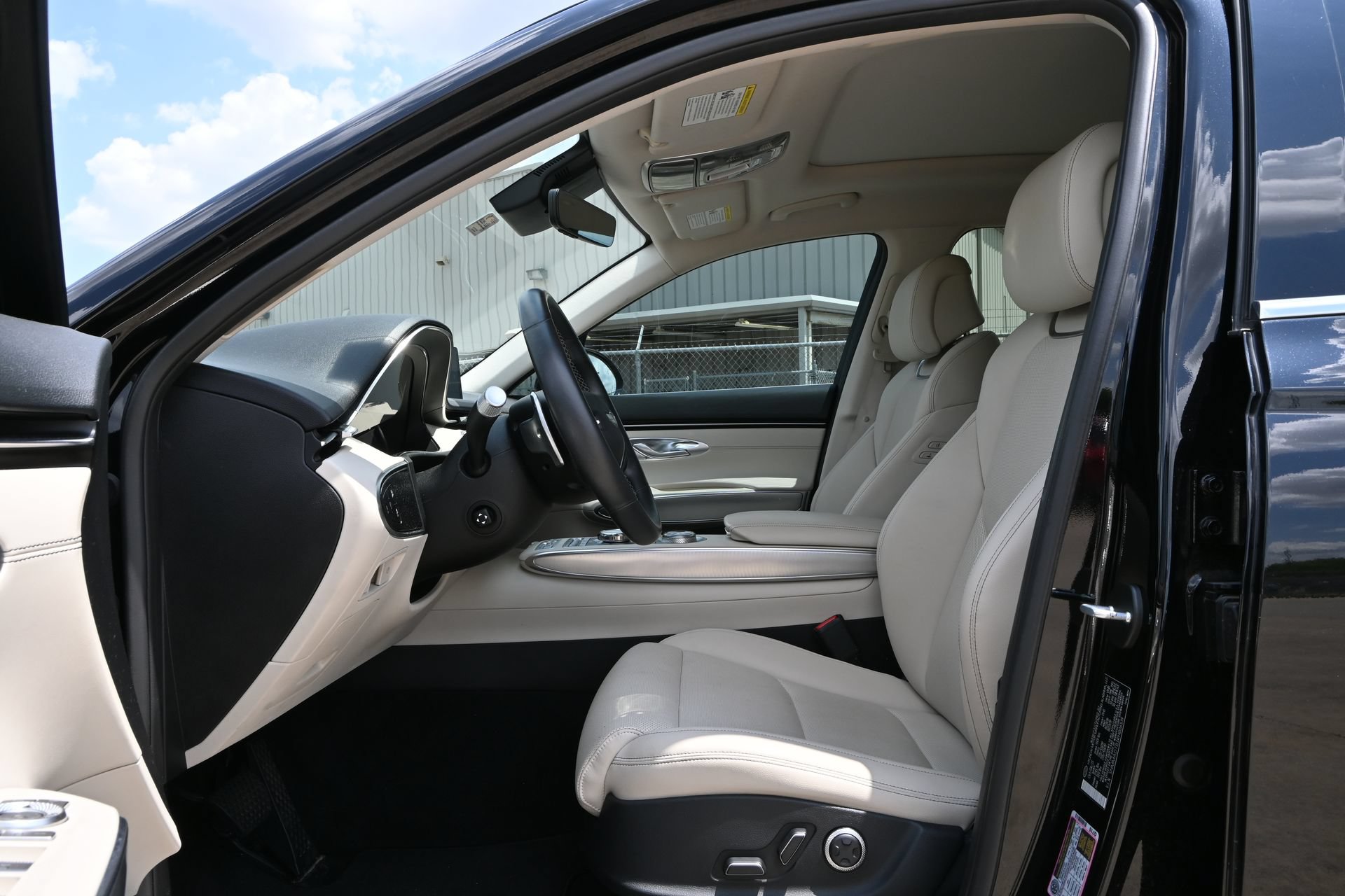Used 2024 Genesis GV70 2.5T w/ Select Package AWD/4WD image 19