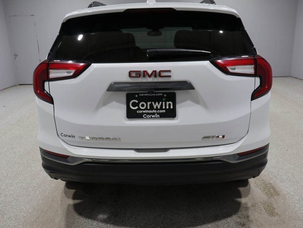 Used 2024 GMC Terrain AT4 image 3