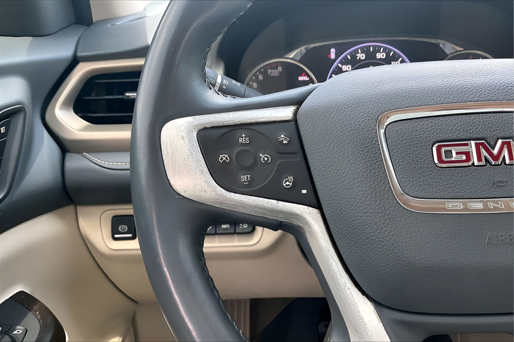 Used 2020 GMC Acadia Denali w/ Technology Package FWD image 10