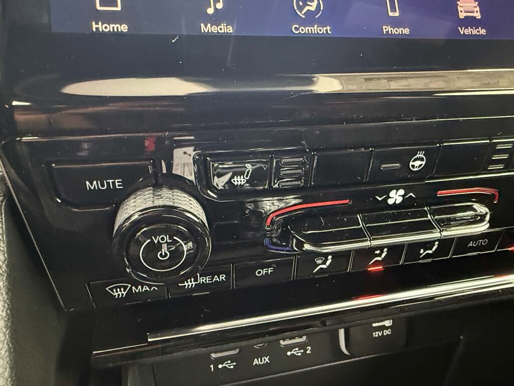 New 2025 Jeep Grand Cherokee Limited w/ Black Appearance Package image 36