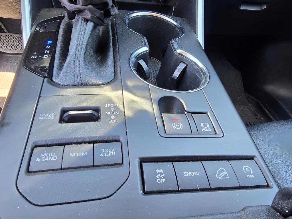 Used 2021 Toyota Highlander XLE AWD/4WD image 19