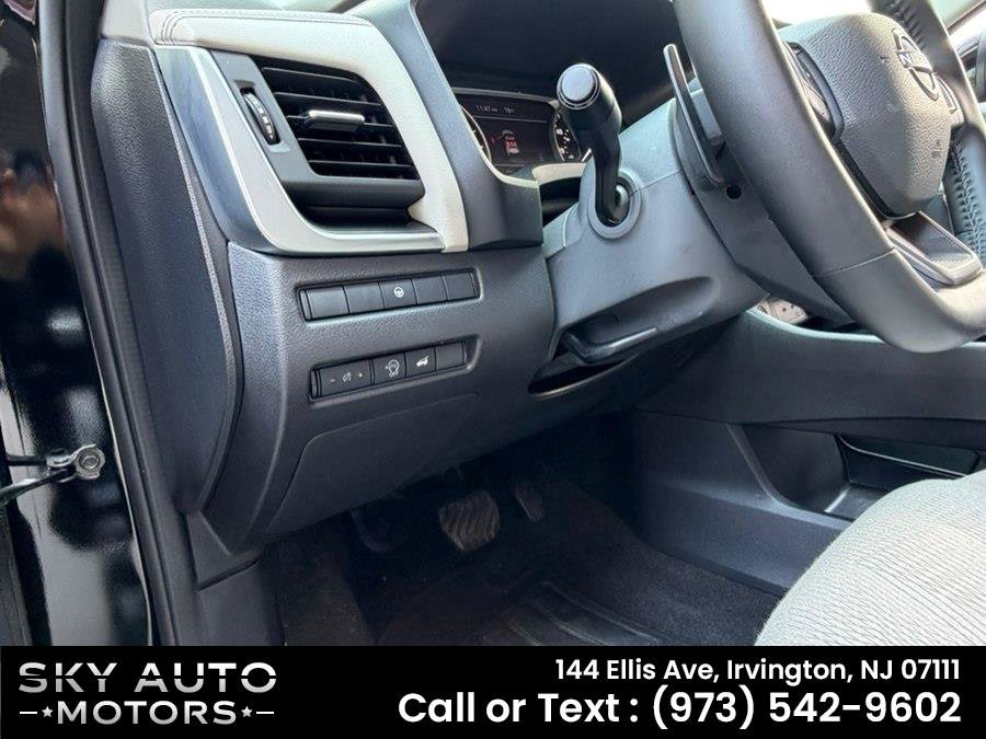 Used 2025 Nissan Rogue SV AWD/4WD image 10