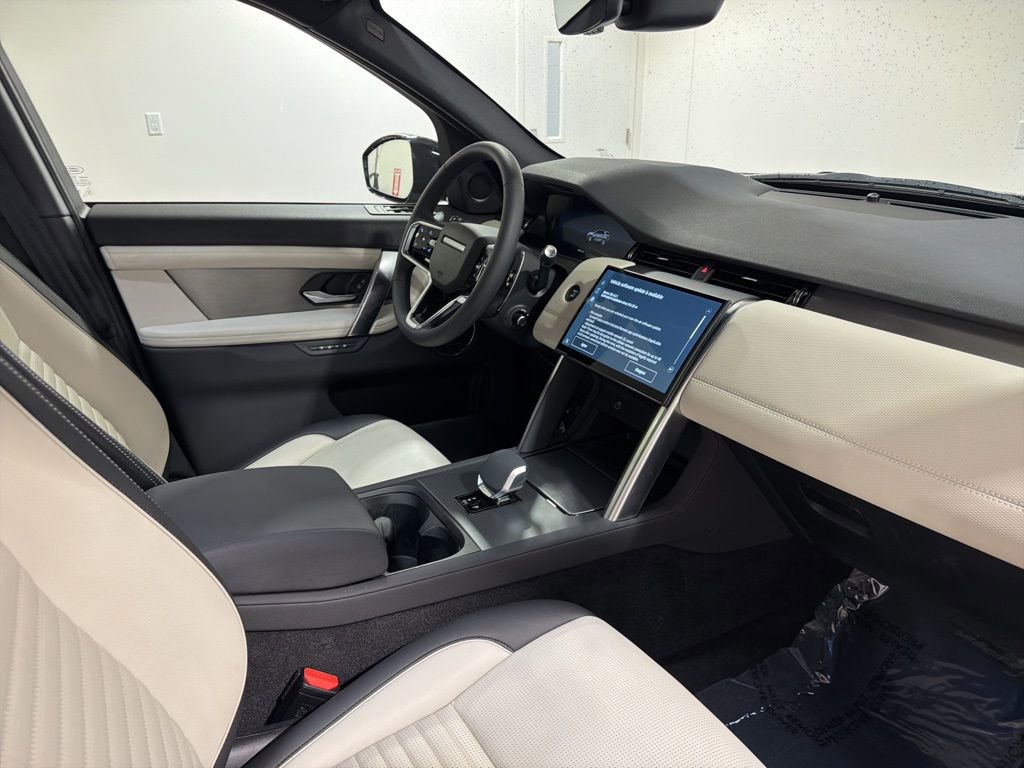 Used 2025 Land Rover Discovery Sport Dynamic SE image 24