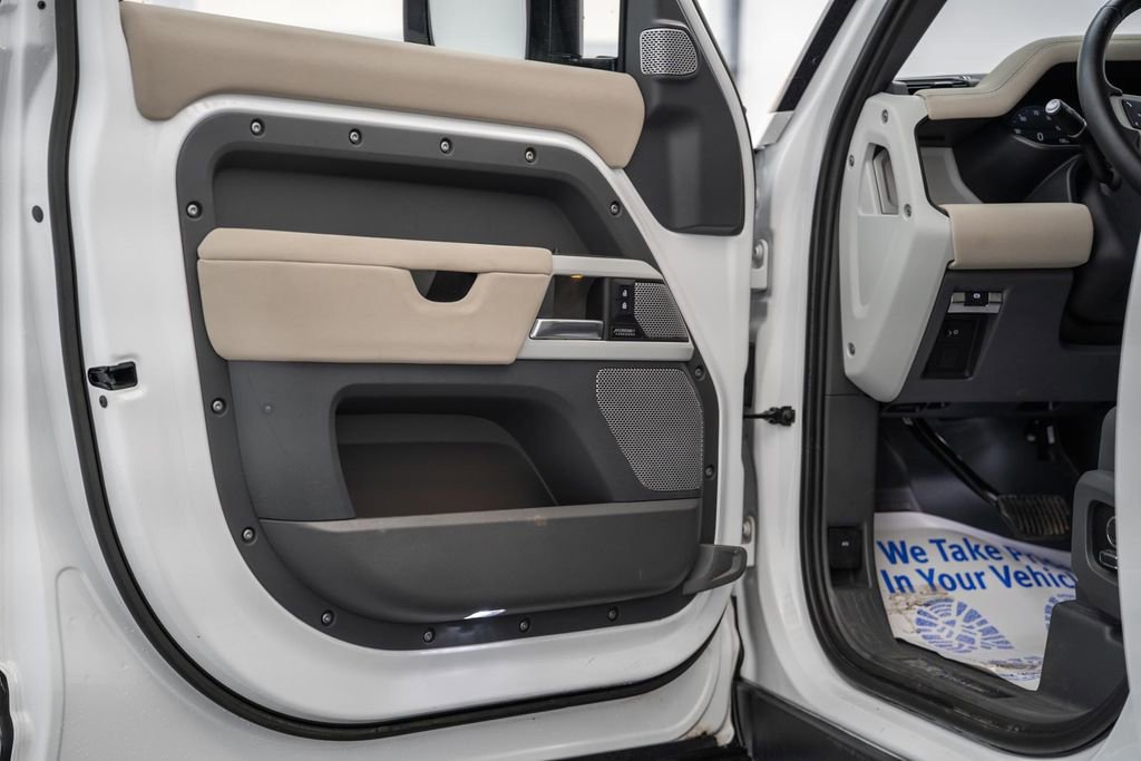 Used 2023 Land Rover Defender 130 X-Dynamic SE image 40