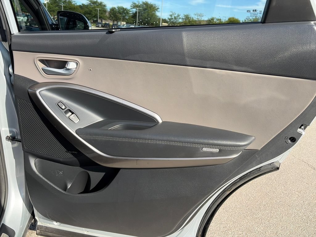 Used 2017 Hyundai Santa Fe AWD image 32