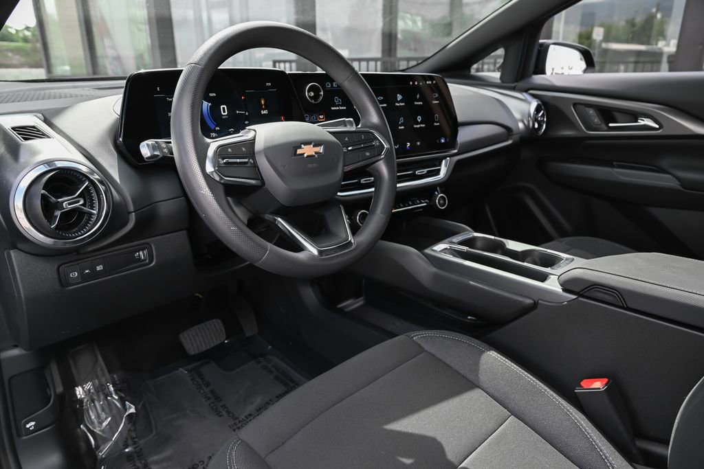 Used 2026 Chevrolet Equinox EV LT w/ LPO, Blackout Package FWD image 15