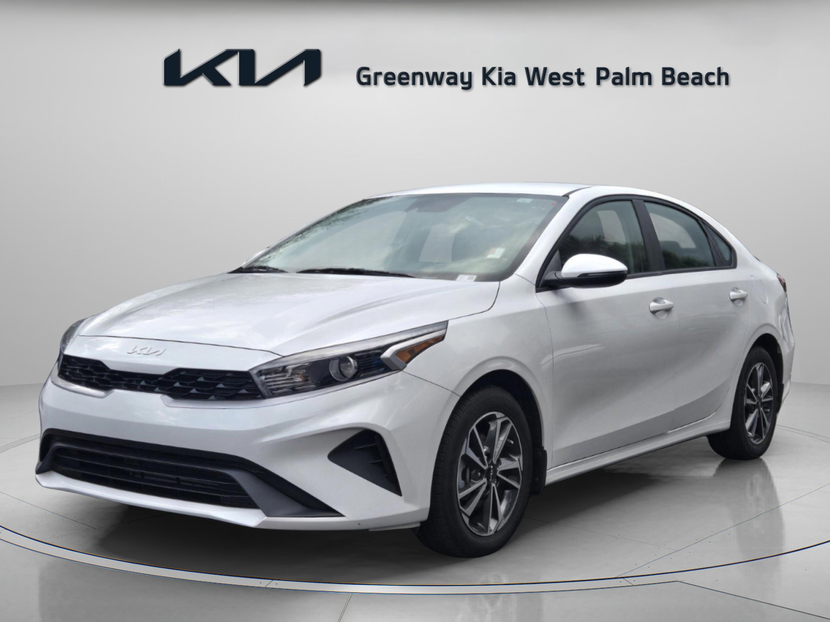 Used 2023 Kia Forte LXS w/ LXS Technology Package image 3
