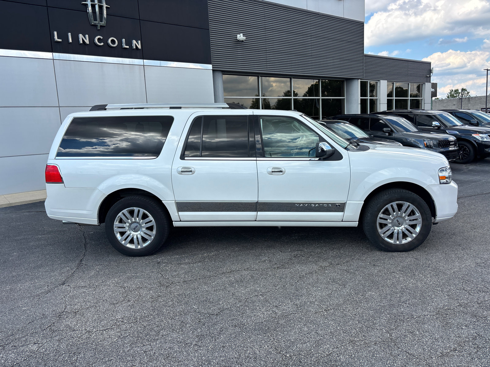 Used 2014 Lincoln Navigator L 4WD image 8