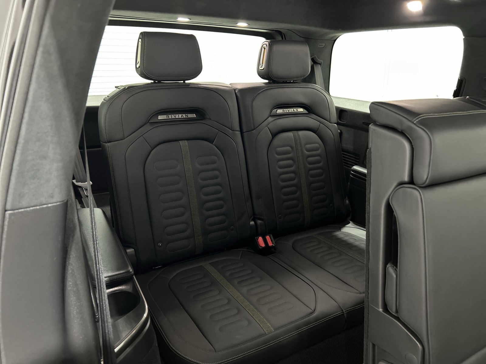Used 2024 Rivian R1S Adventure AWD/4WD image 25