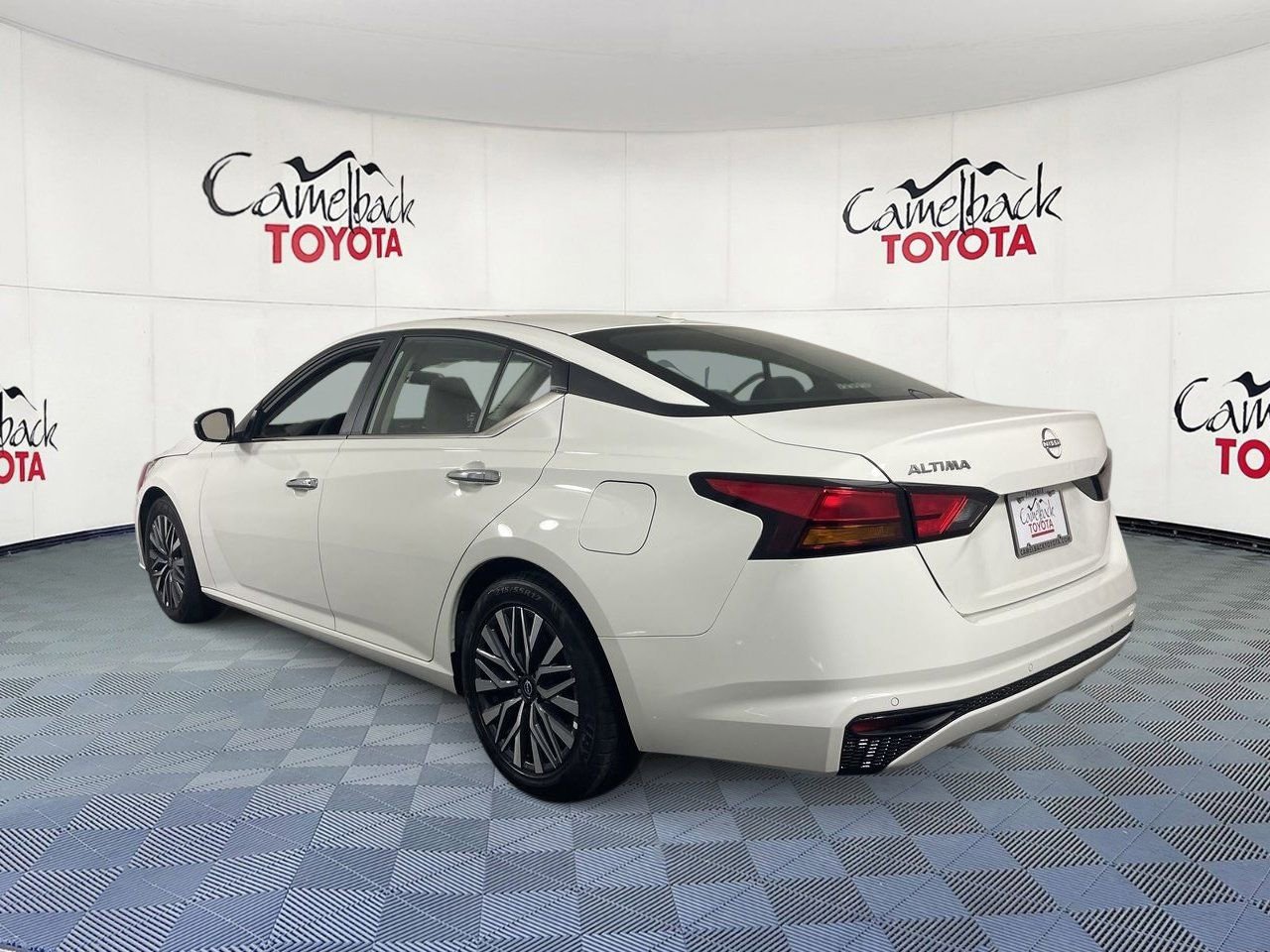 Used 2025 Nissan Altima 2.5 SV FWD image 6