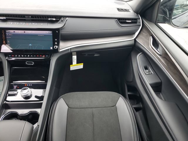 New 2026 Jeep Grand Cherokee Altitude AWD/4WD image 19