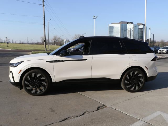 Used 2024 Lincoln Nautilus Reserve w/ Equipment Group 202A image 3