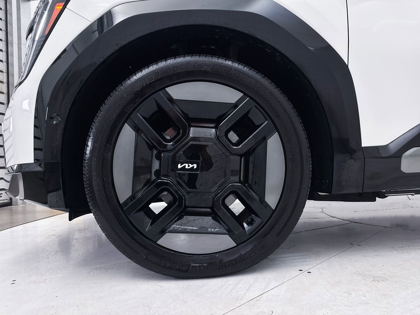 Used 2024 Kia EV9 GT-Line image 18