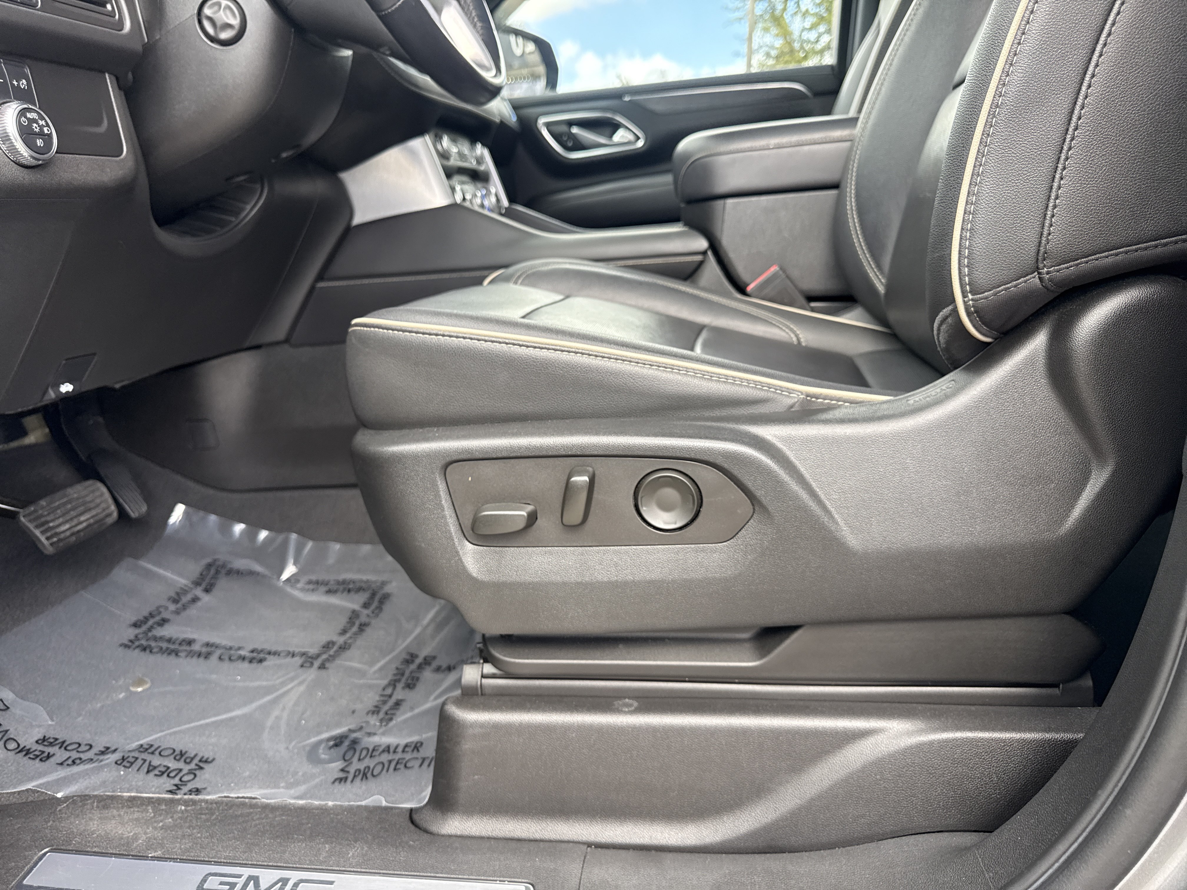 Used 2021 GMC Yukon SLT w/ SLT Premium Package RWD image 15