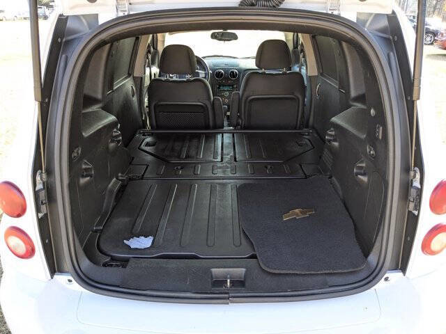 Used 2010 Chevrolet HHR LS image 25