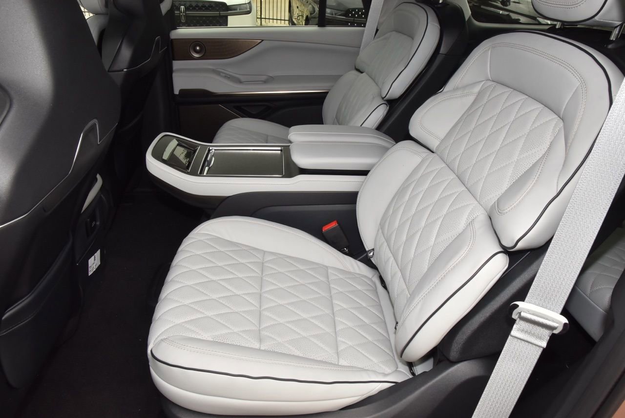 New 2026 Lincoln Navigator Black Label AWD/4WD image 14
