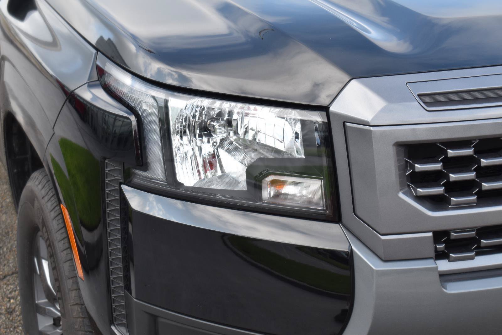 Certified 2025 Nissan Frontier SV RWD image 18