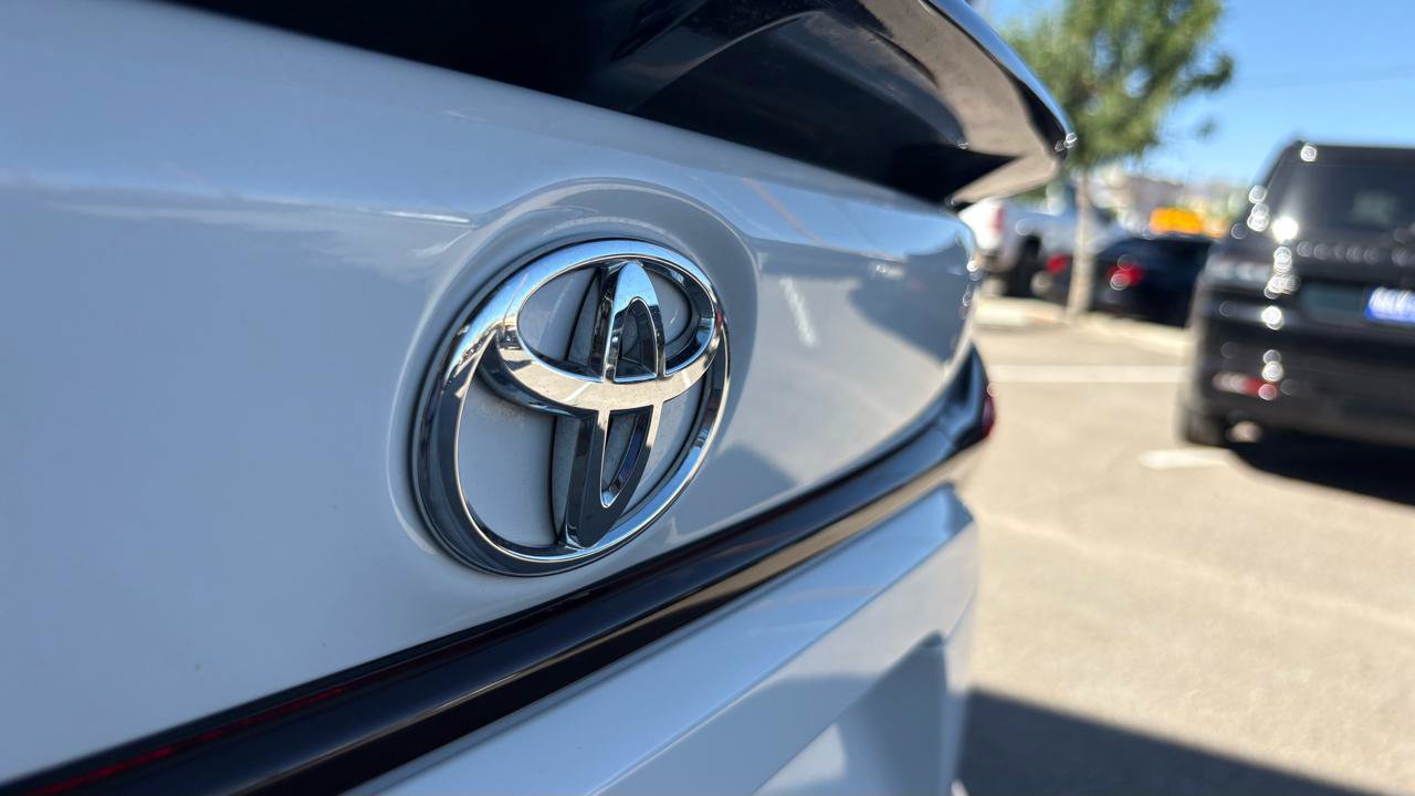 Used 2025 Toyota Corolla FX w/ Convenience Package FWD image 8