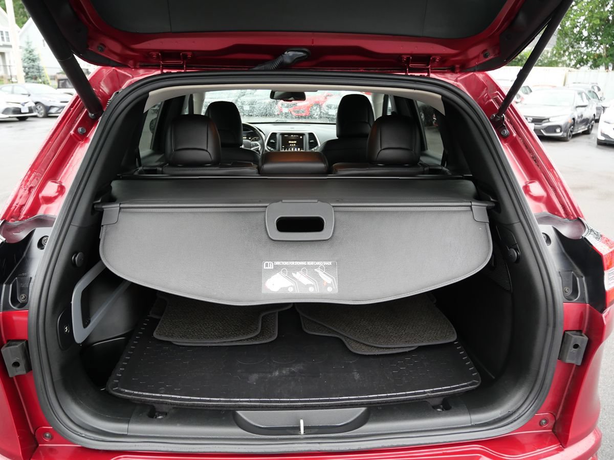 Used 2016 Jeep Cherokee Overland AWD/4WD image 23