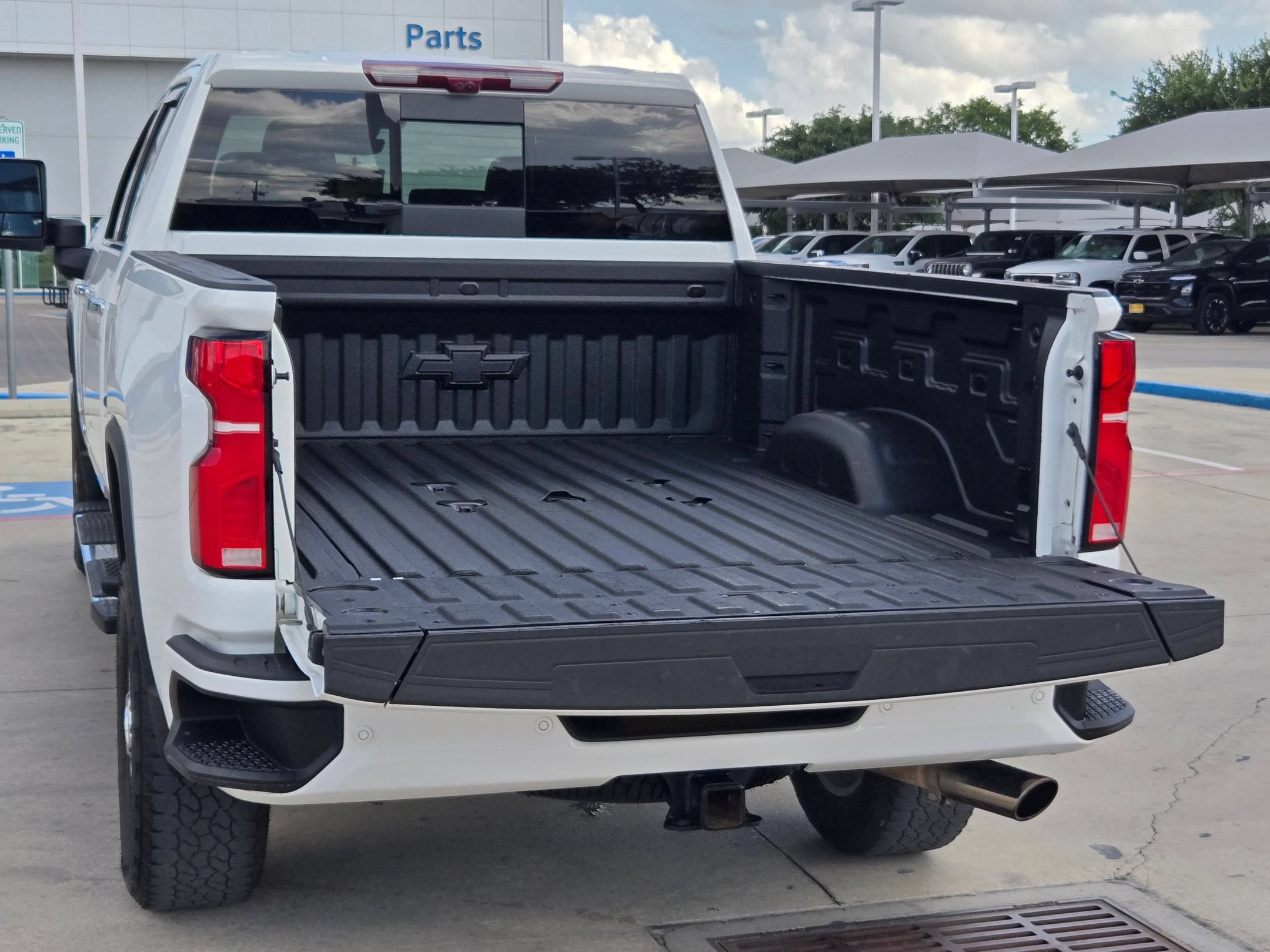 Certified 2025 Chevrolet Silverado 3500 High Country w/ High Country Premium Package AWD/4WD image 26