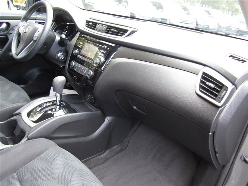 Used 2016 Nissan Rogue S image 33