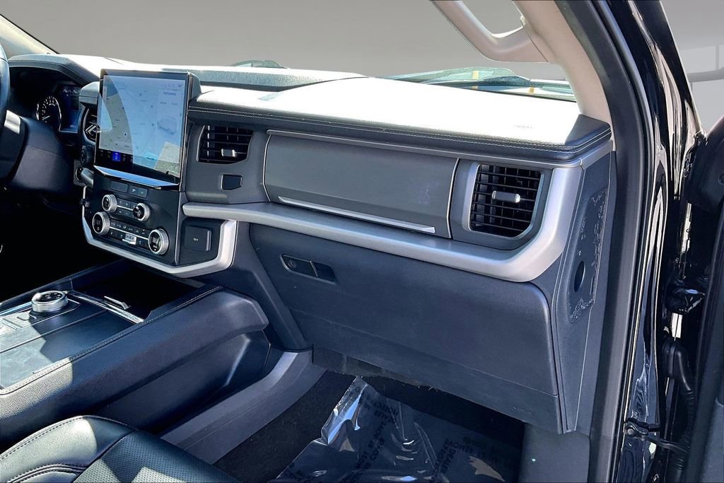 Used 2023 Ford Expedition XLT image 25