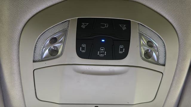 Used 2023 Chrysler Pacifica Touring-L FWD image 33