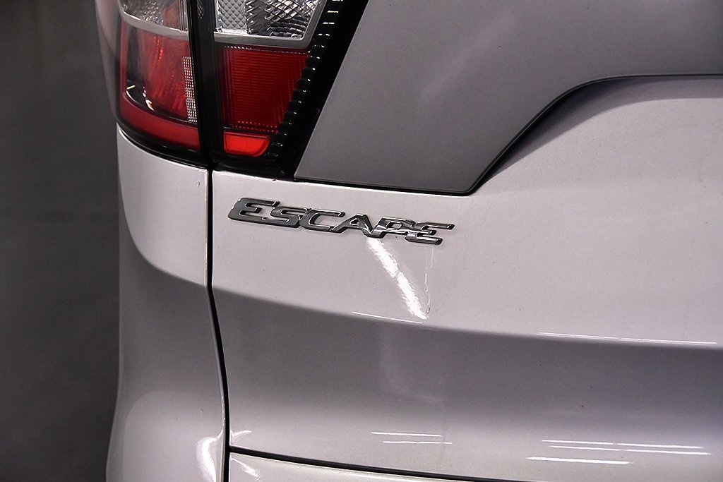 Used 2018 Ford Escape SEL w/ Ford Safe & Smart Package image 10