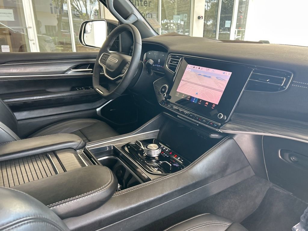 Used 2023 Jeep Wagoneer Series III w/ Preferred Equipment Group image 22