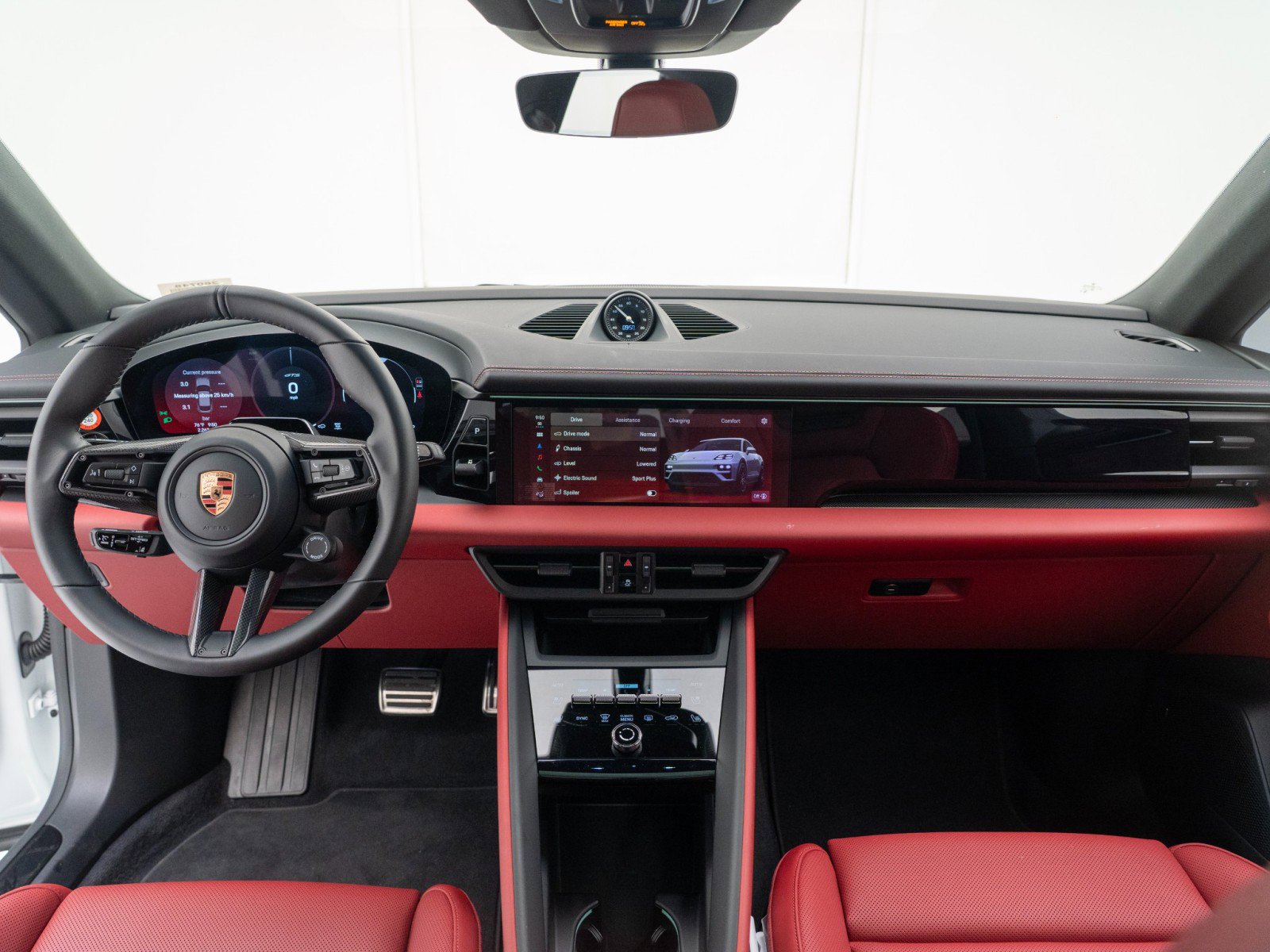 Certified 2026 Porsche Macan GTS Electric image 32