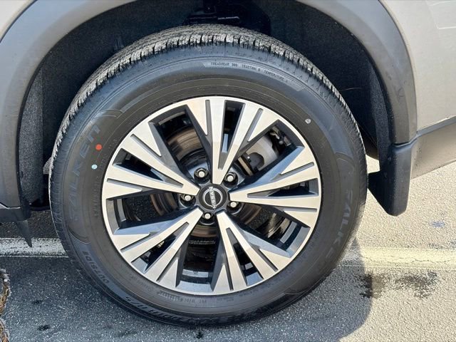 Used 2023 Nissan Rogue SV image 30