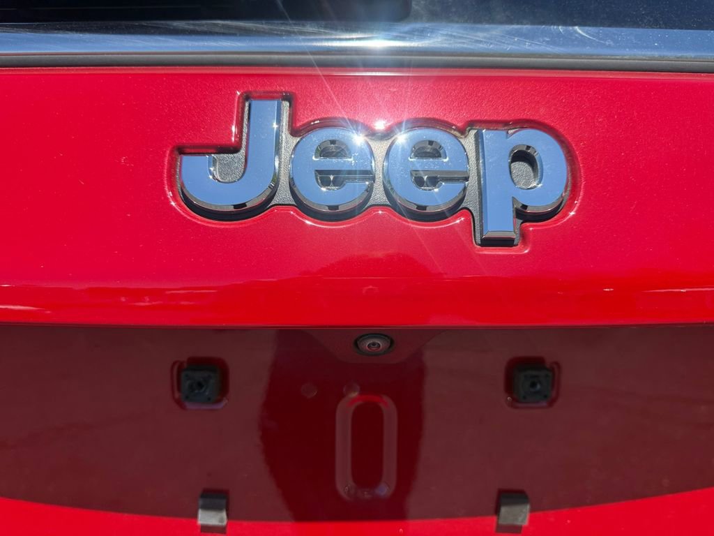 Used 2023 Jeep Compass Latitude AWD/4WD image 17