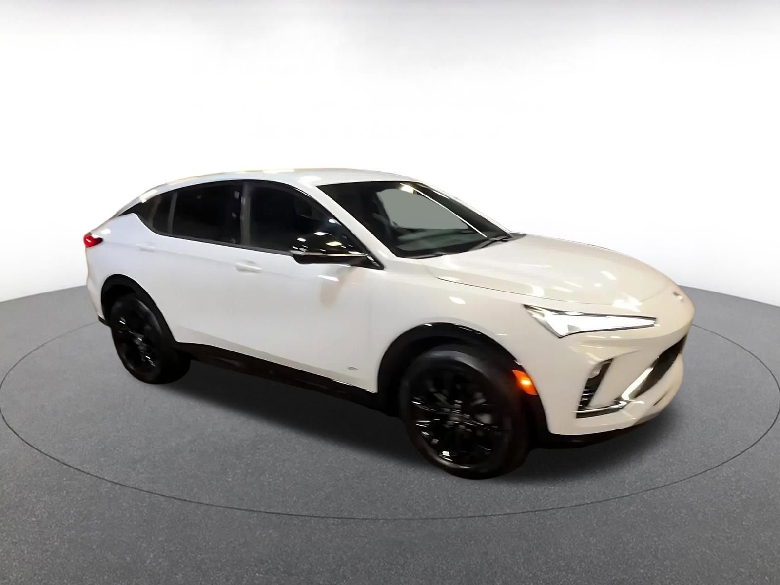 Used 2025 Buick Envista Sport Touring image 2