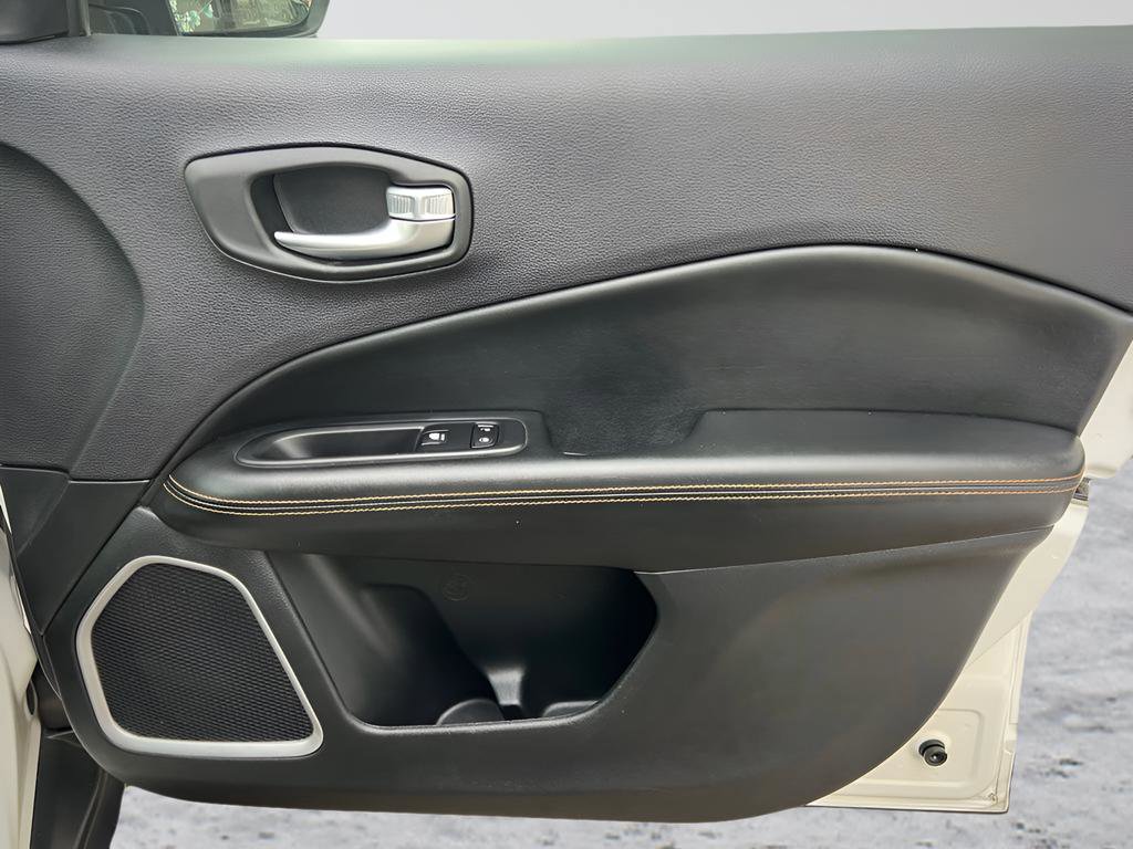 Used 2018 Jeep Compass Limited w/ Safe & Security Group FWD image 31