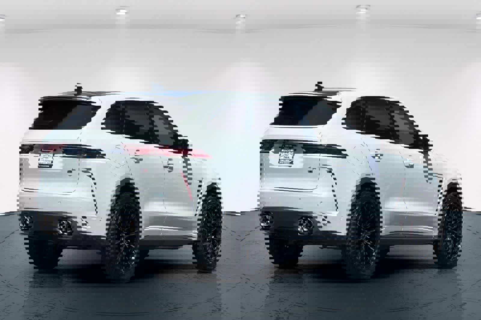 Used 2021 Jaguar F-PACE SVR image 2