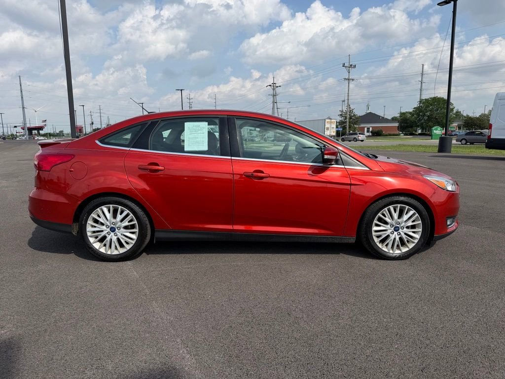 Used 2018 Ford Focus Titanium w/ Titanium Technology Package FWD image 4