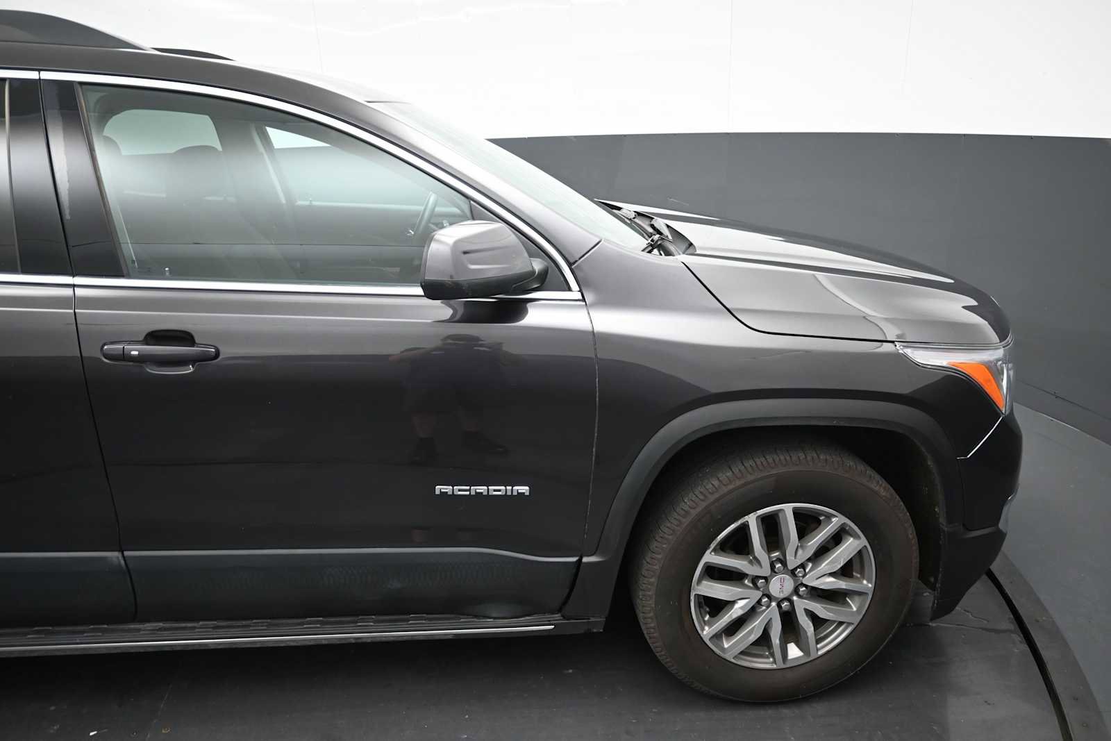 Used 2017 GMC Acadia SLE AWD/4WD image 19