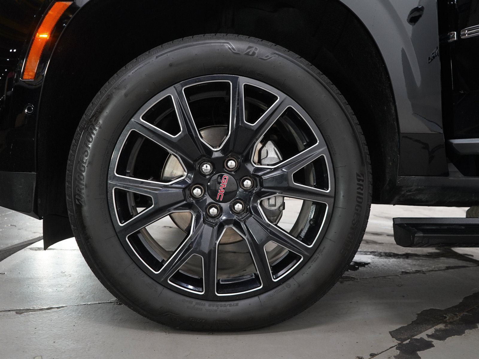 Used 2025 GMC Yukon XL Denali w/ Sun & Power Step Package AWD/4WD image 35