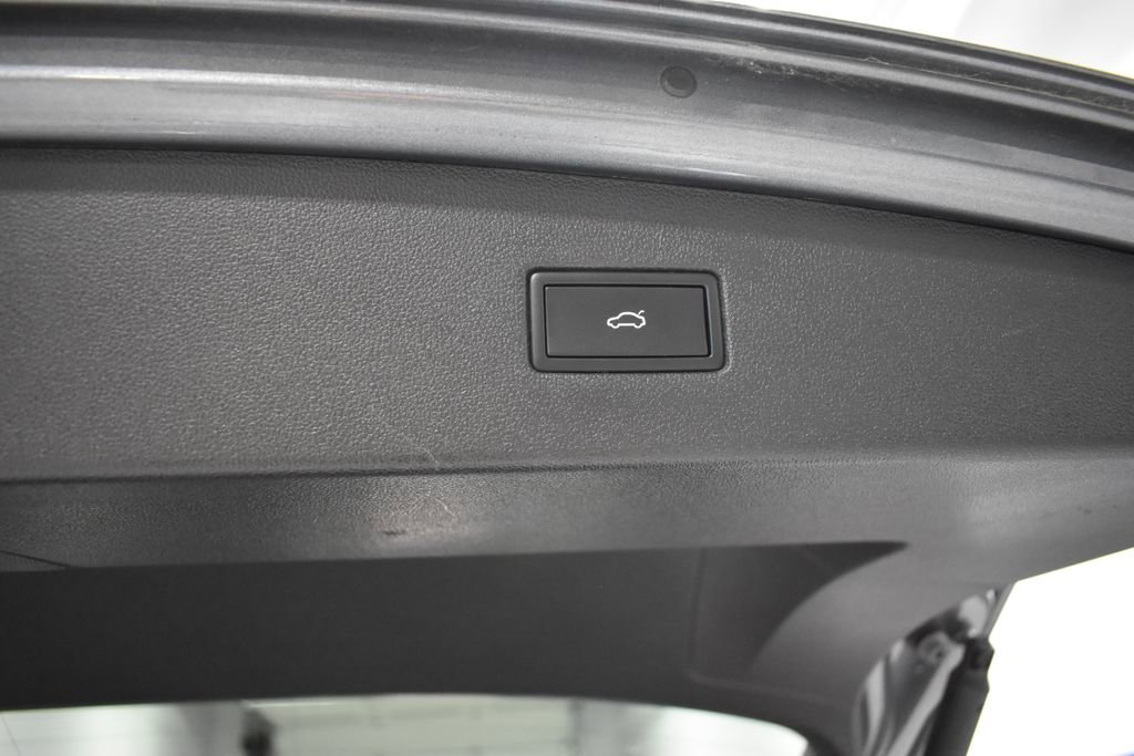 Used 2023 Volkswagen Tiguan SEL R-Line image 32