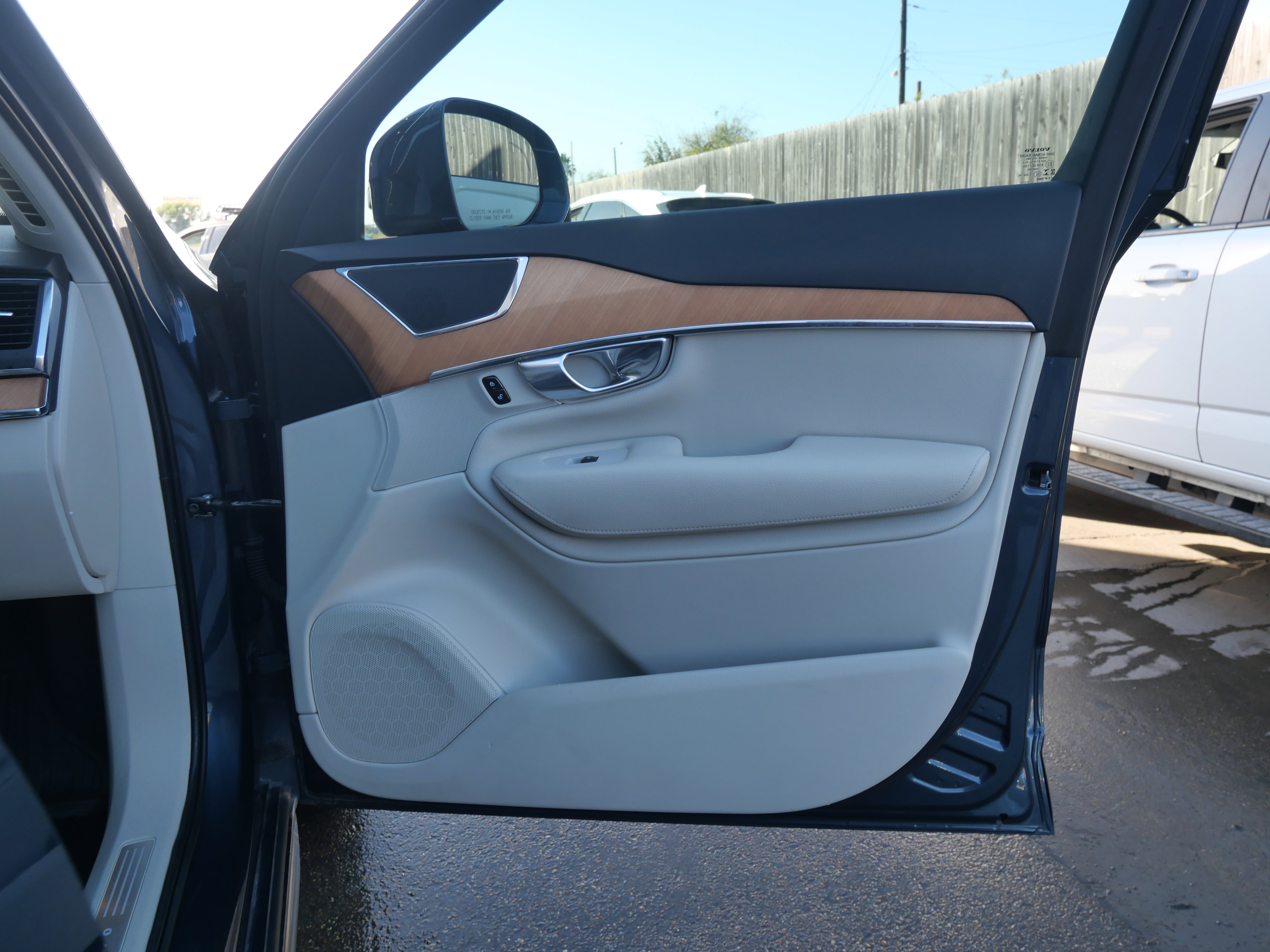 Used 2021 Volvo XC90 T6 Momentum image 15