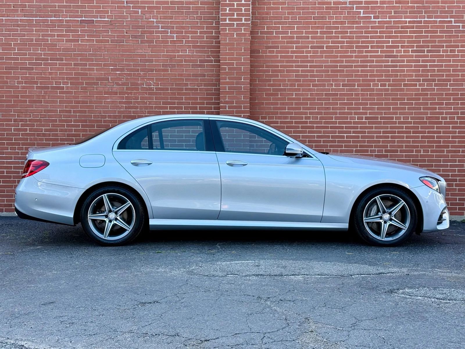 Used 2017 Mercedes-Benz E 300 4MATIC image 4
