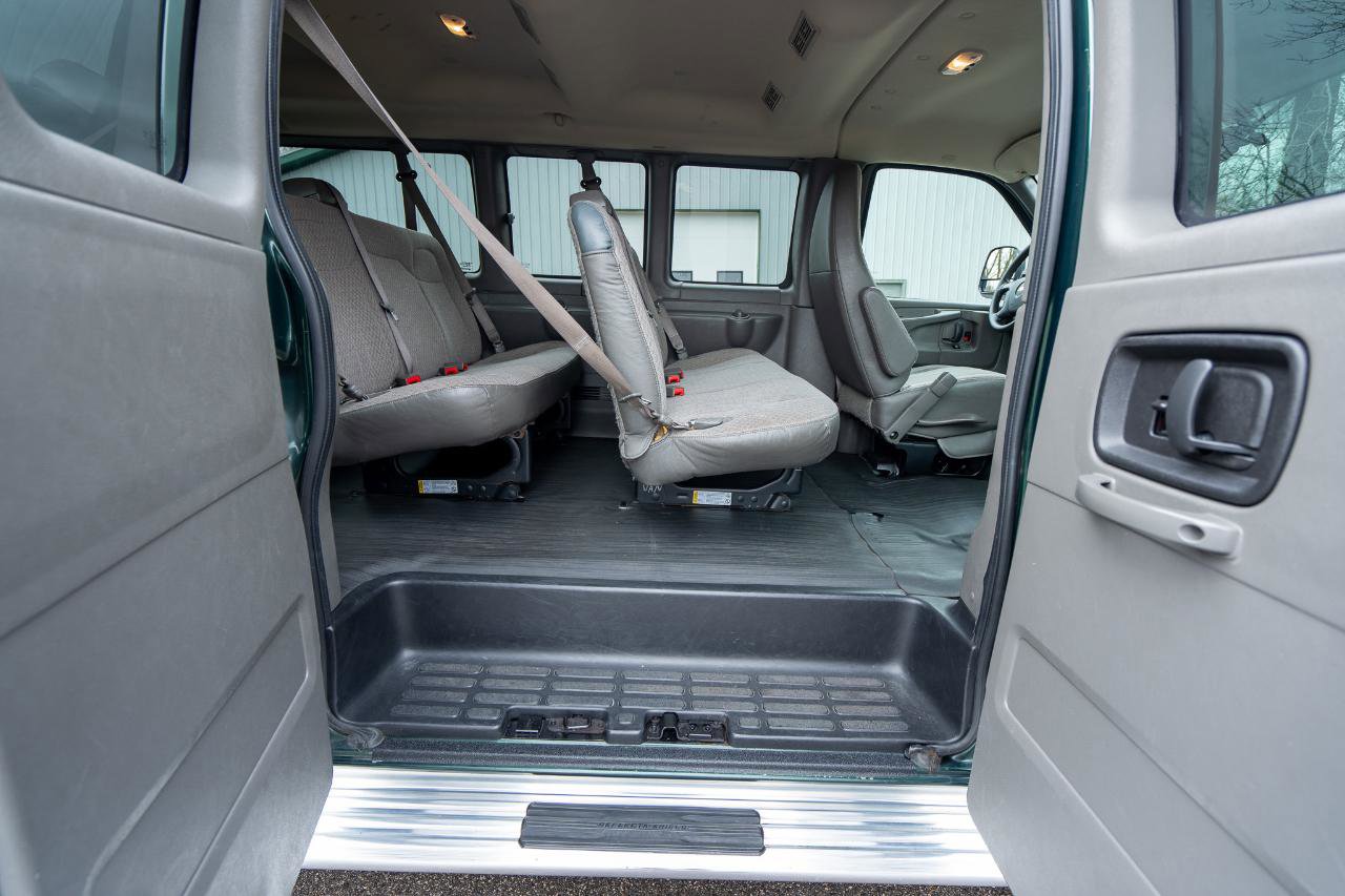 Used 2014 Chevrolet Express 3500 LS image 17