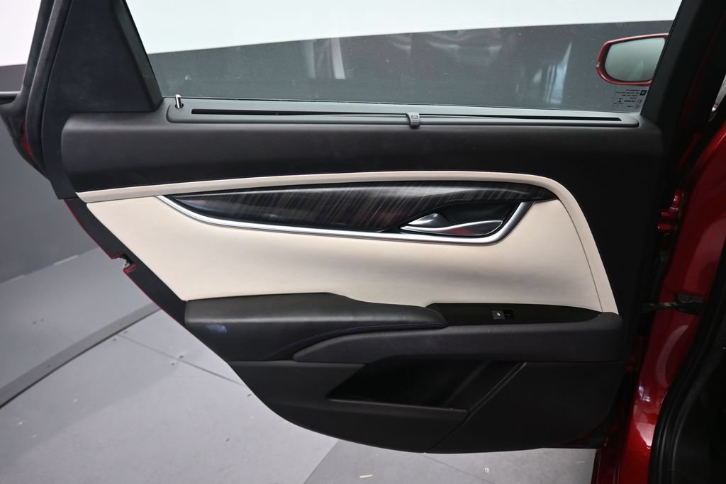 Used 2013 Cadillac XTS Platinum FWD image 33