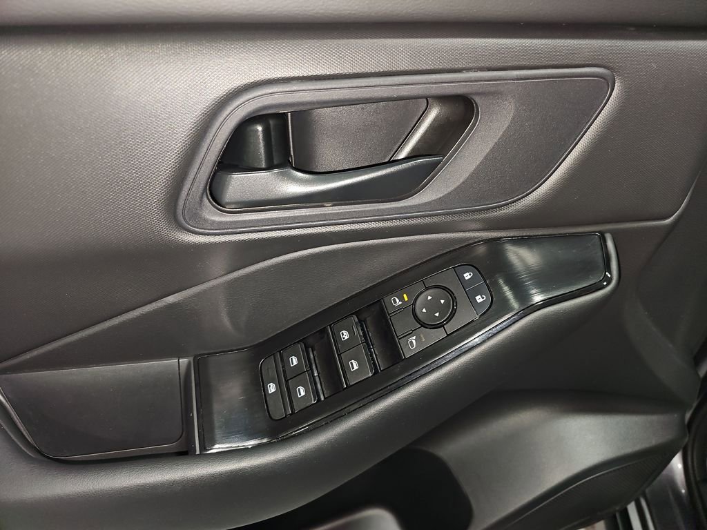 Used 2026 Nissan Rogue S image 32