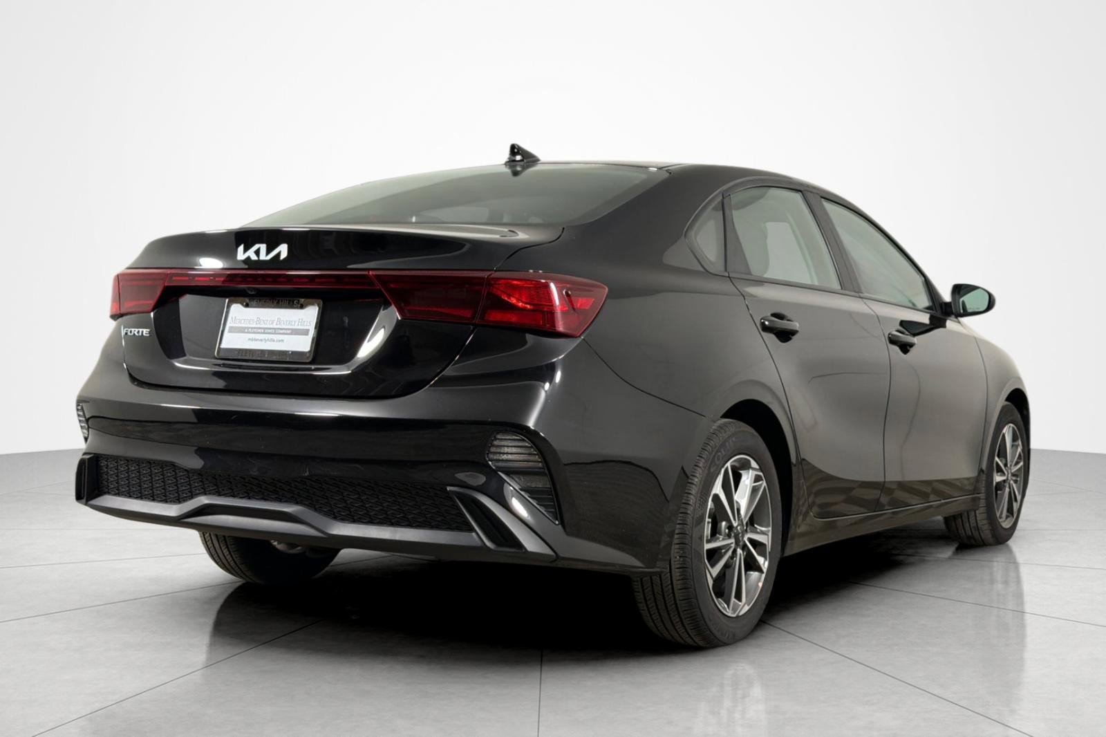 Used 2023 Kia Forte LXS image 5