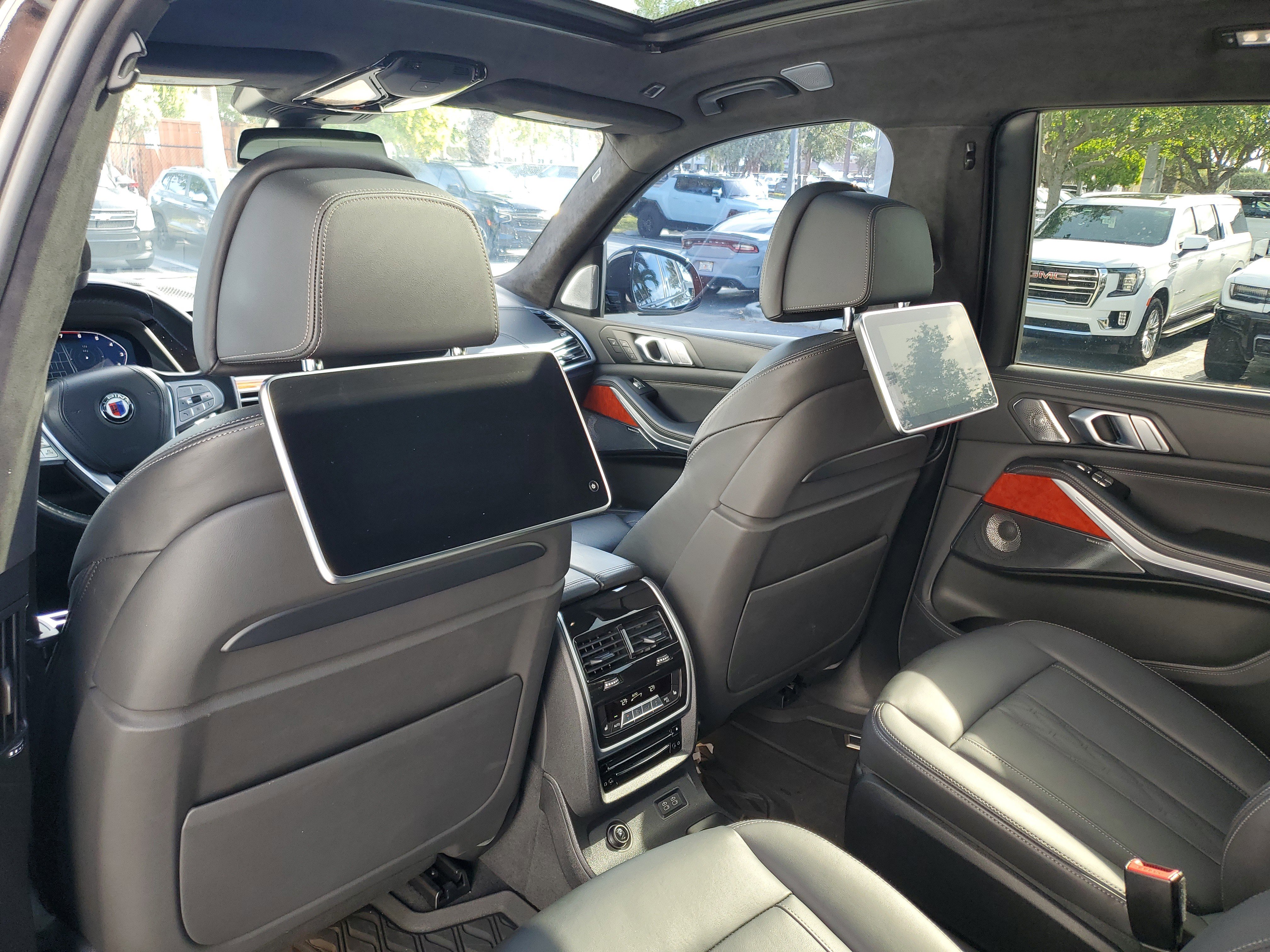 Used 2022 BMW ALPINA XB7 image 14