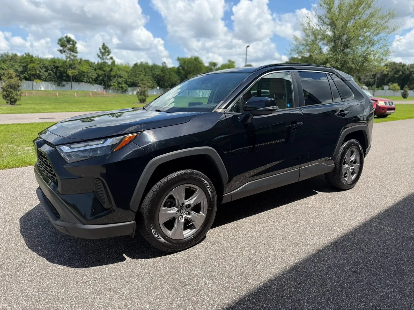 Used 2022 Toyota RAV4 XLE AWD/4WD image 5