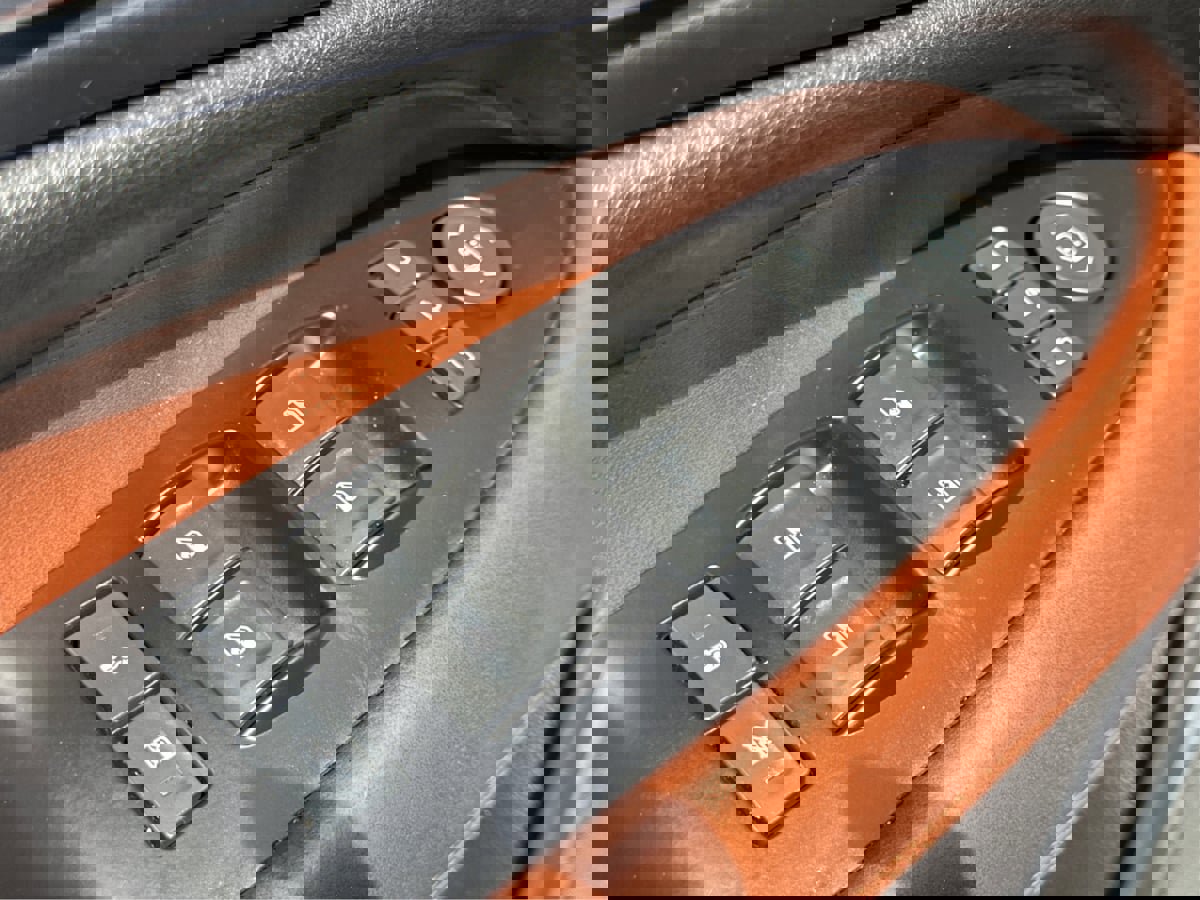 Used 2018 Cadillac Escalade Luxury image 34